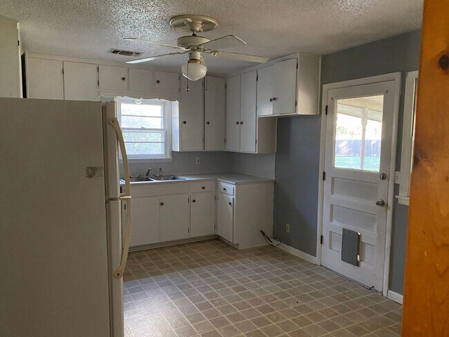 Photo - 2 bed 1 1/2 bath