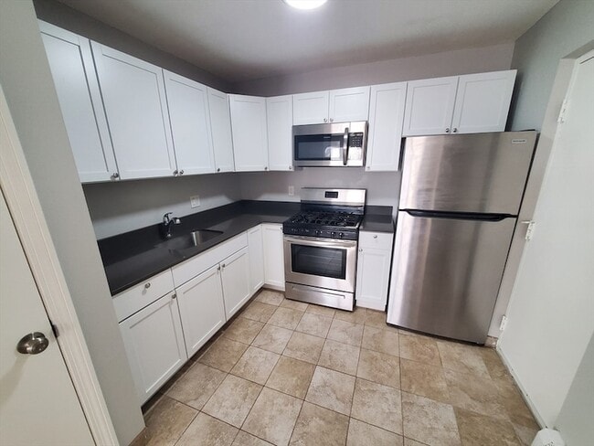 Building Photo - 215 Pearl St Unit 10