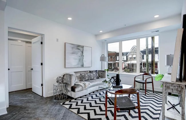 Building Photo - 1001 Bryant St NE Unit 12