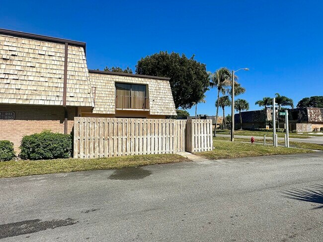 Photo - 230 Lake Arbor Dr