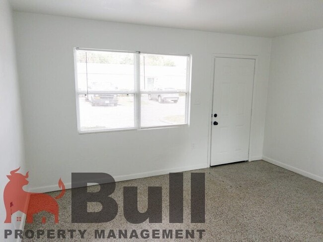 Photo - 439 Ruffel St