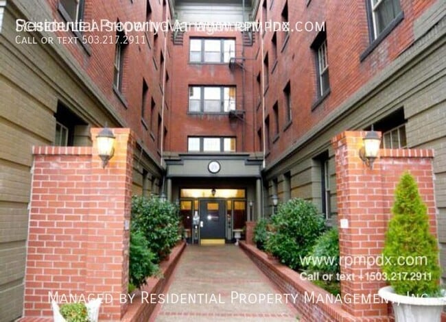 Building Photo - 2109 NW Irving St Rental