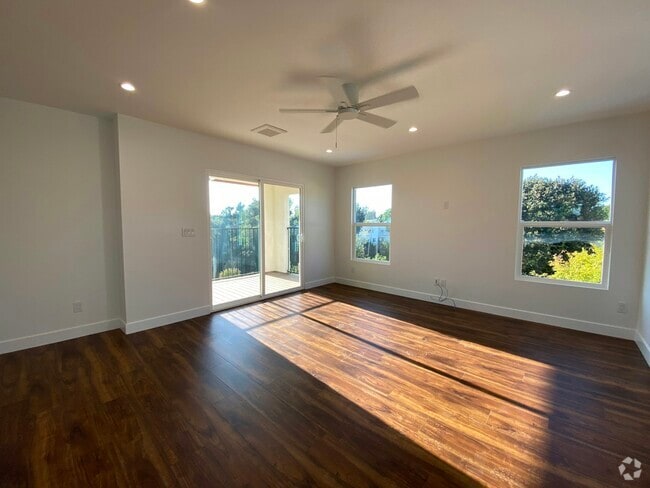 Building Photo - 2924 32nd St Unit 2924 32nd Street Rental