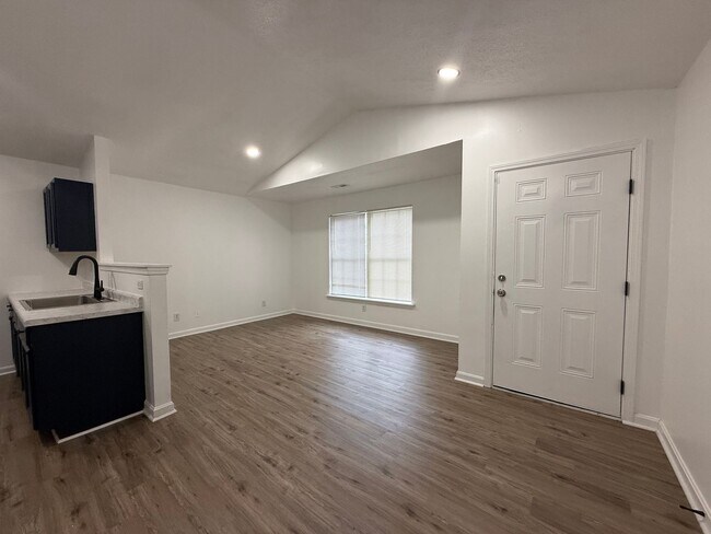 2214 W Burnett Ave
