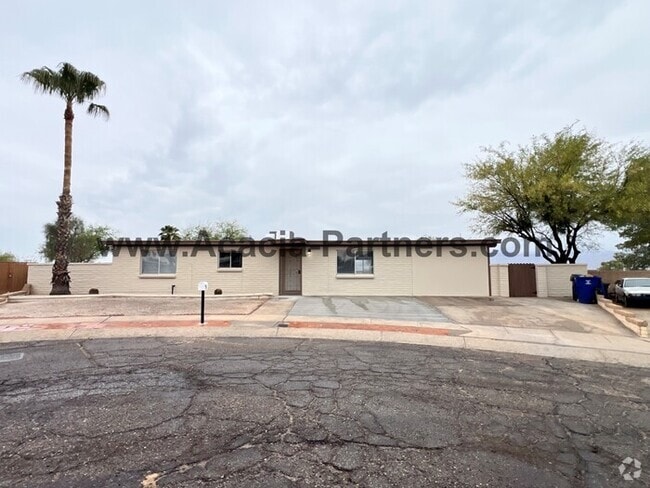 Building Photo - Two Bedroom Home