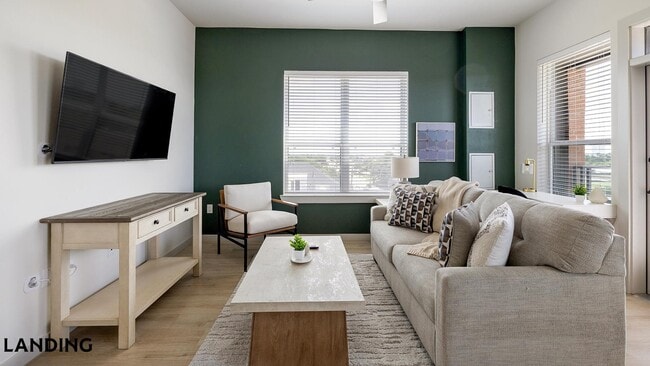 Photo - 1345 E 15th St Unidad 428