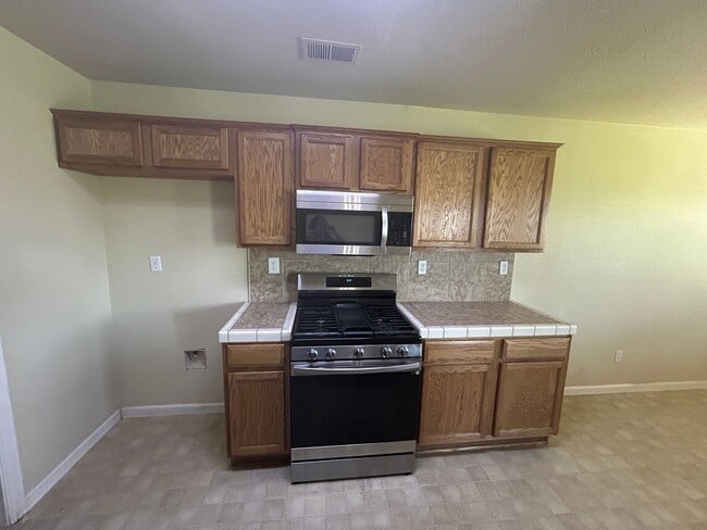 Photo - 4 bedrooms with Solar in North Hanford