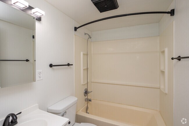 2BR, 1BA - 750SF - Bathroom