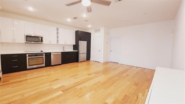 Photo - 2401 Crawford St Unit B109