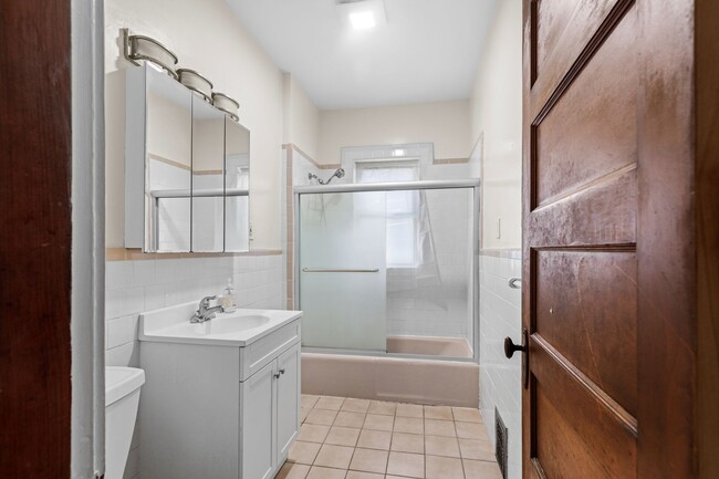 Photo - No Brokers Fee, In-Unit Washer and Dryer, Central Heat/AC, Eat-in Kitchen, Parking for Rent
