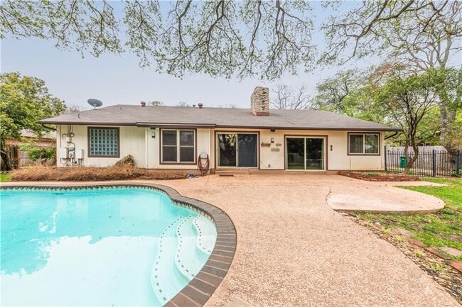 Photo - One Story / Domain Area / Swimming Pool / Northwood Subdivision / Yard & Pool Maintained