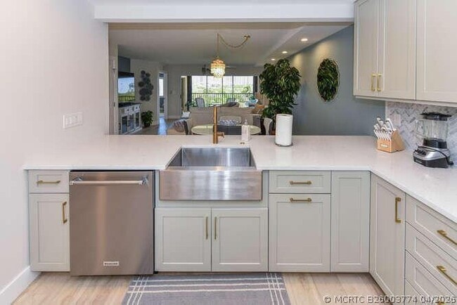 275 Palm Ave Unit C406