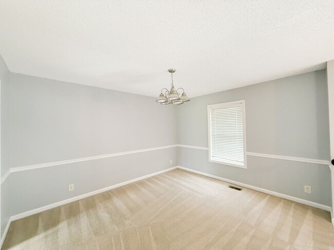 Photo - 4 Bedroom 3 Bathroom Home!