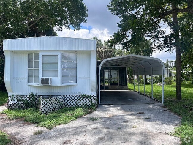 Building Photo - Newly Remodeled, 2 Bedroom North Fort Myers Rental