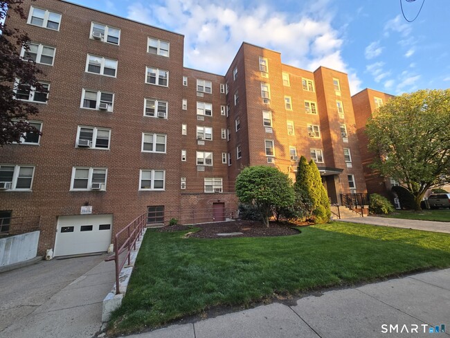 Building Photo - 39 Glenbrook Rd Unit 4M