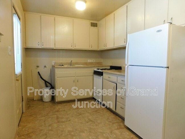 Photo - 1368 Elm Ave