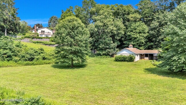 16 Browns Ln
