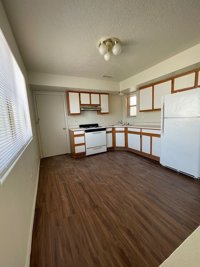 Photo - 956 Harrison Dr NE