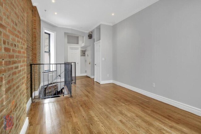Building Photo - 2 bedroom in New York NY 10012 Unit 4