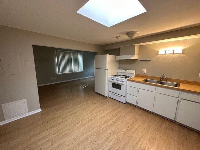 Photo - 206 Main St Unidad B