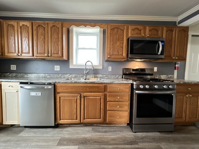 Photo - 2443 Division St