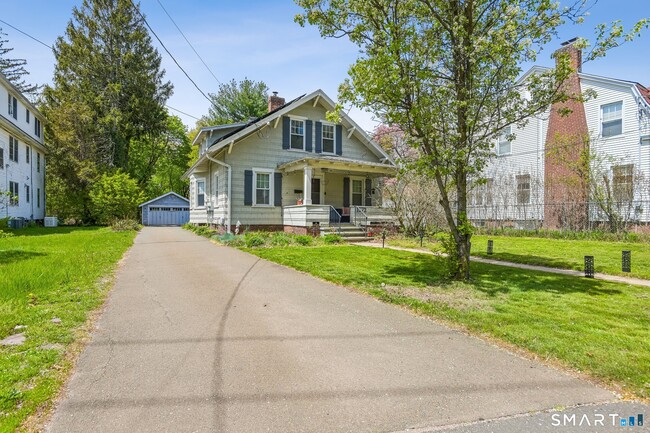 Photo - 1572 Whitney Ave