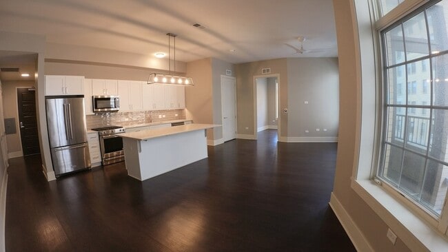 Photo - 2050 N Clark St Unit 302