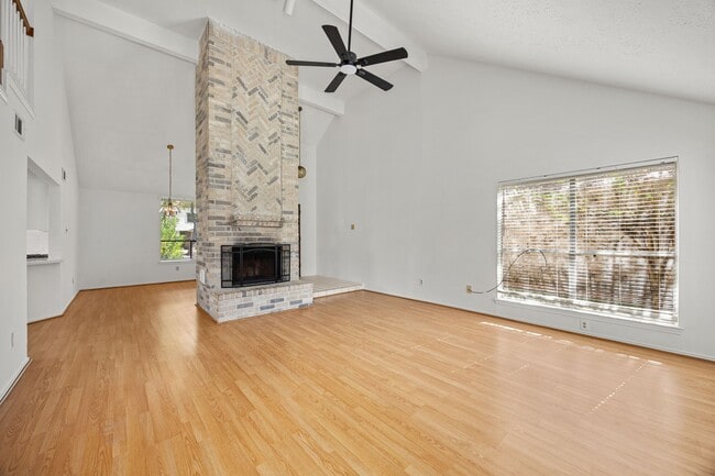 Photo - 2010 Courtshire Ln