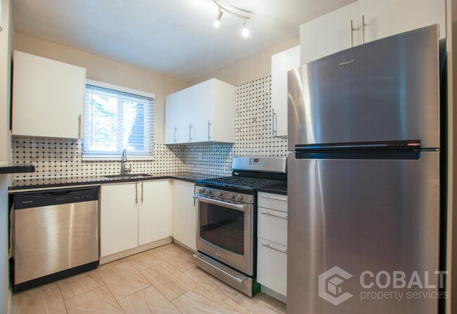 Building Photo - 767 Greenwood Ave NE Unit 1