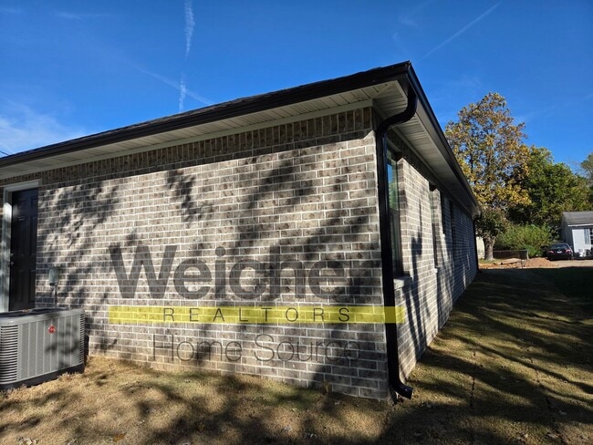 Photo - 3 Bed 2 bath home on corner lot