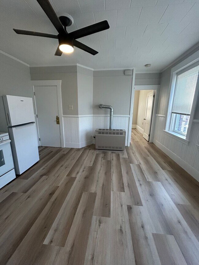 Photo - Main Street (415) - S Unit 5