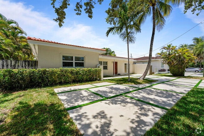 Building Photo - 12730 Ixora Rd Rental