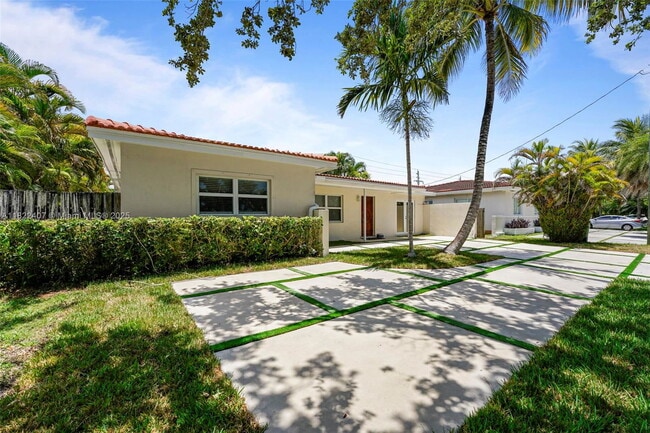 Building Photo - 12730 Ixora Rd Rental