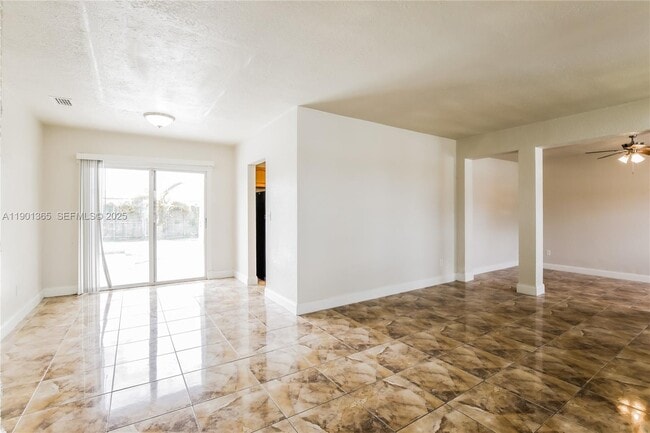 Photo - 900 NW 199th St