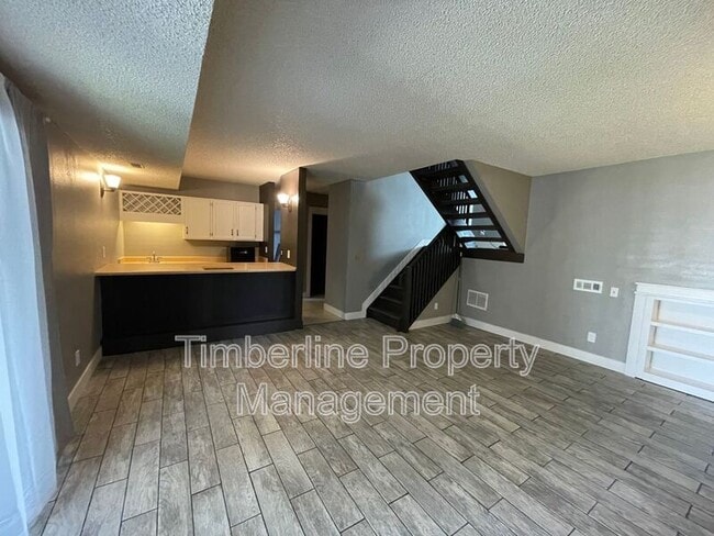 Photo - 320 Rangely Dr