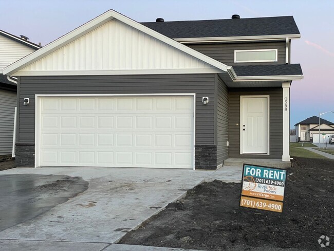 Building Photo - 4 Bed, 2 Bath House in Moorhead!!