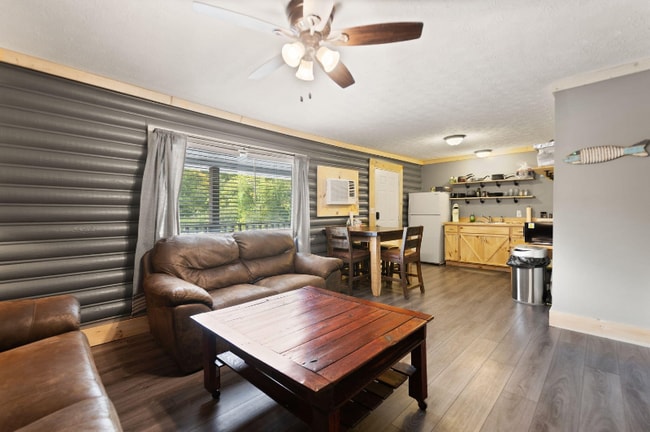 Photo - 81 Lee's Ford Dock Rd Unidad 8