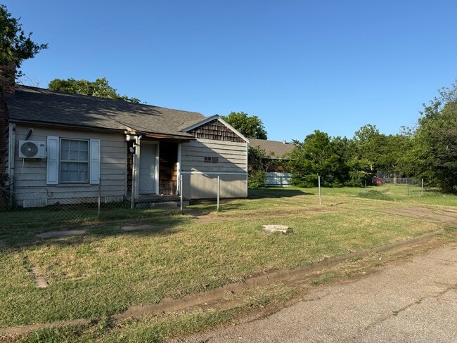 Photo - 2304 Ave D