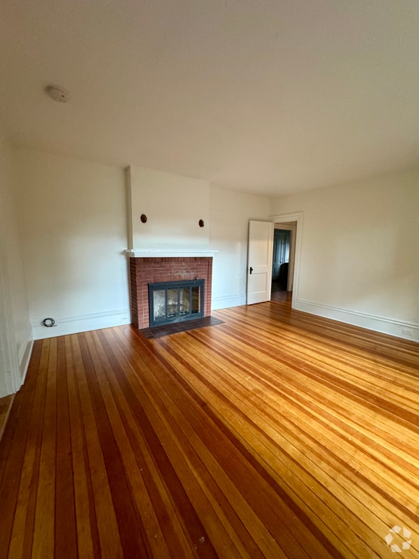 Building Photo - 76 Elm St Unit 1 Rental