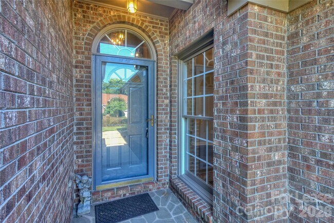 Photo - 840 Emerson Dr