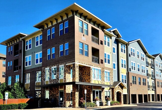 Building Photo - 680 E Algonquin Rd Rental