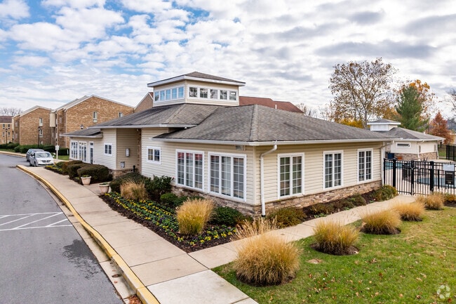Elmwood Terrace - The Apartments at Elmwood Terrace