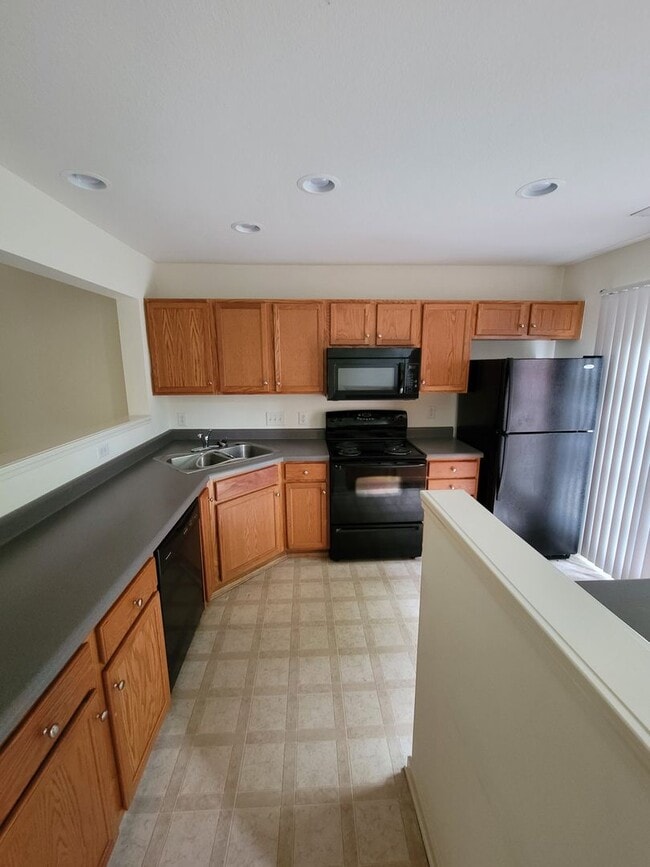 Photo - 3 BR townhome in Jamestown!