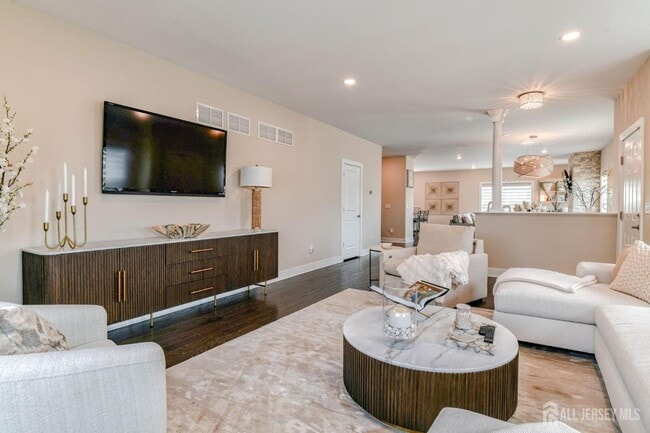 Photo - 1529 Paxton Ln