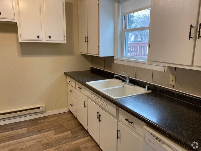 Building Photo - 1130 Prospect Ave Unit Lower Rental