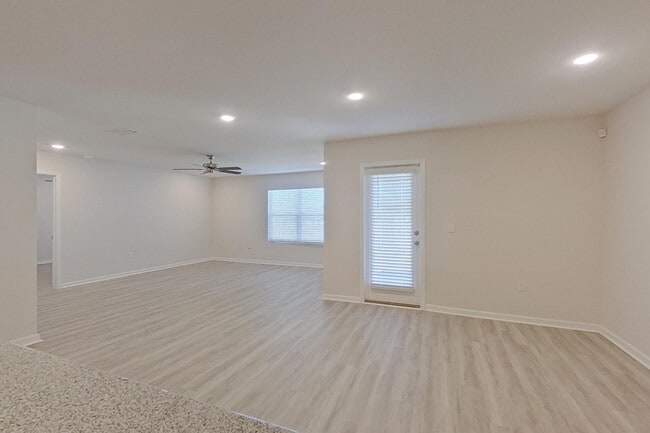 Photo - 4647 Malay Cir