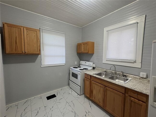 Photo - 1122 Gilmore Ave