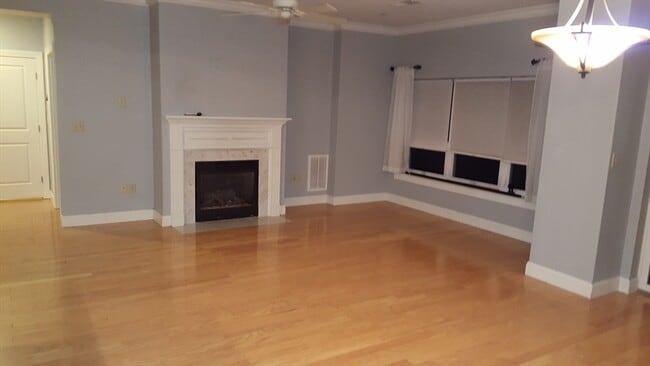 Building Photo - 527 Pawtucket St Unit 207