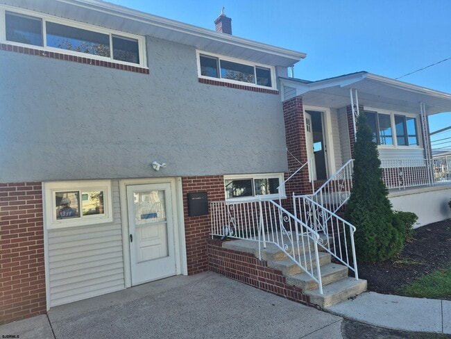 Photo - 566 N Elberon Ave