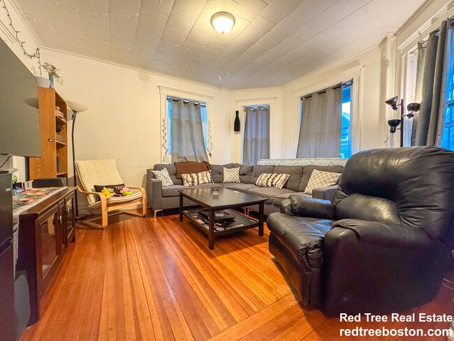 Building Photo - 11 Chester St Unit 3